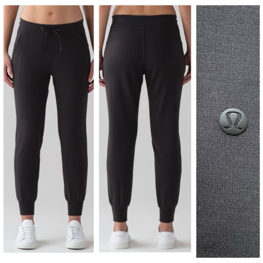 Lululemon Black On Track High Rise Jogger Sweatpants Size 6 25” inseam